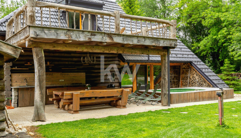 VIDEO: Naprodaj luksuzna koča na samem, cena pa ...