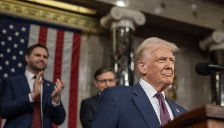 Po sodni razveljavitvi prvotnih ukrepov Trump uvaja 15-odstotne carine