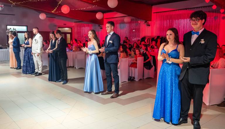 FOTO in VIDEO: Radenski maturanti zaplesali v novo življenjsko poglavje