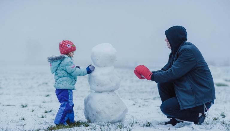 Zimske počitnice: Otroci potrebujejo vsaj 60 minut gibanja na dan