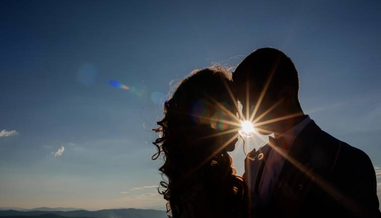 Zvezde prinašajo kaos in nepričakovane ljubezenske zaplete