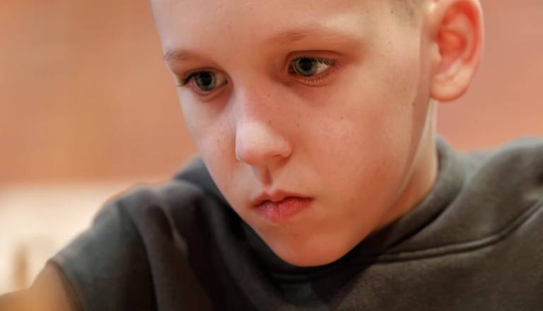 Mladi šahist Edvard Kaloh že šest let lovi ta naslov - a se mu je zopet izmuznil