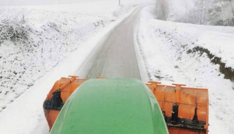 Ganljiva zgodba iz kabine pluga: »Ko vi spite, nekdo pluži 20 ur brez toplega obroka«