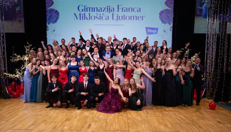 FOTO in VIDEO: Ljutomerski dijaki z maturantskim plesom obeležili zaključek srednješolskih let