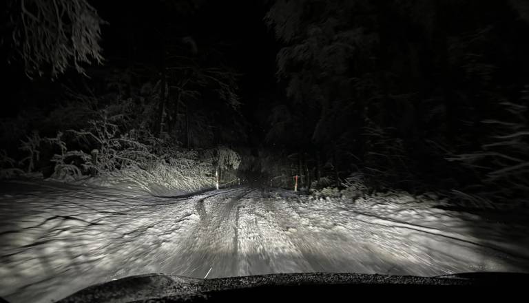 Ganljiv zapis voznika zimske službe: »Ko vi spite, nekdo pluži 20 ur brez toplega obroka«