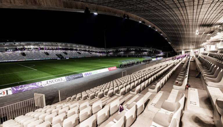 Sneg prekril zelenico Ljudskega vrta, a Maribor in Bravo vseeno na igrišče