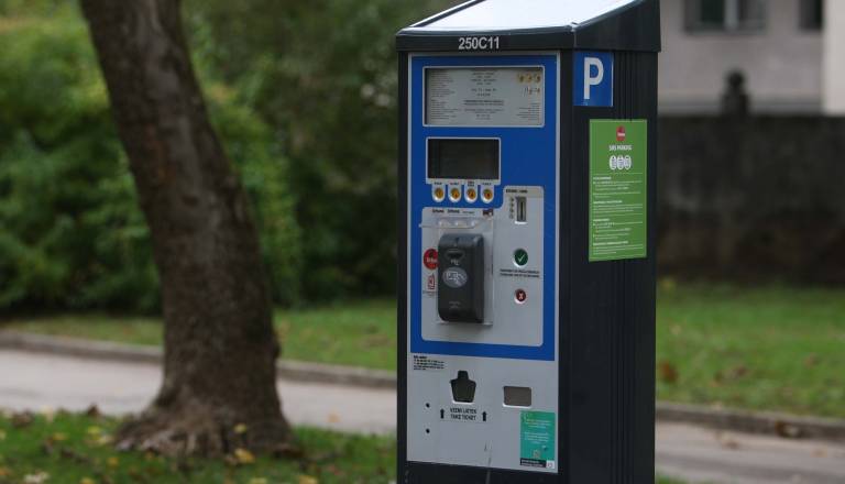 Rekreativci presenečeni: Tudi pri izhodiščih za pohode je v Ljubljani zdaj treba plačati parkirnino!