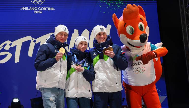 FOTO in VIDEO: Zlati, srebrni in bronasti junaki na Mestnem trgu – množica je olimpijce in Jankovića pospremila z navdušenjem