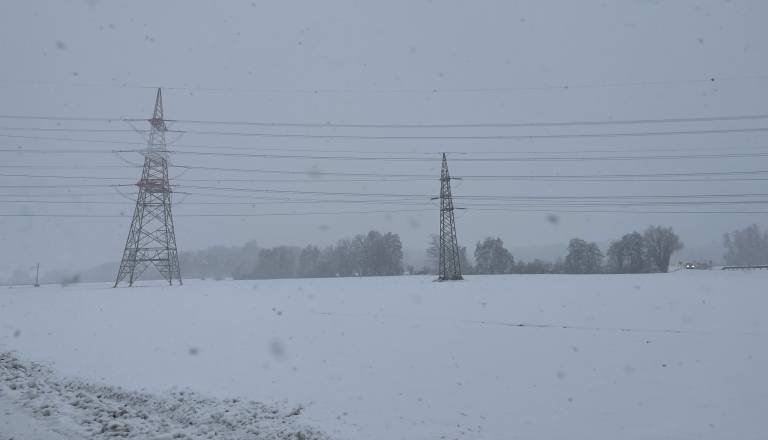 Okoli 500 odjemalcev znova brez elektrike: »Na nizkonapetostnem omrežju je še vedno prisotnih več okvar«