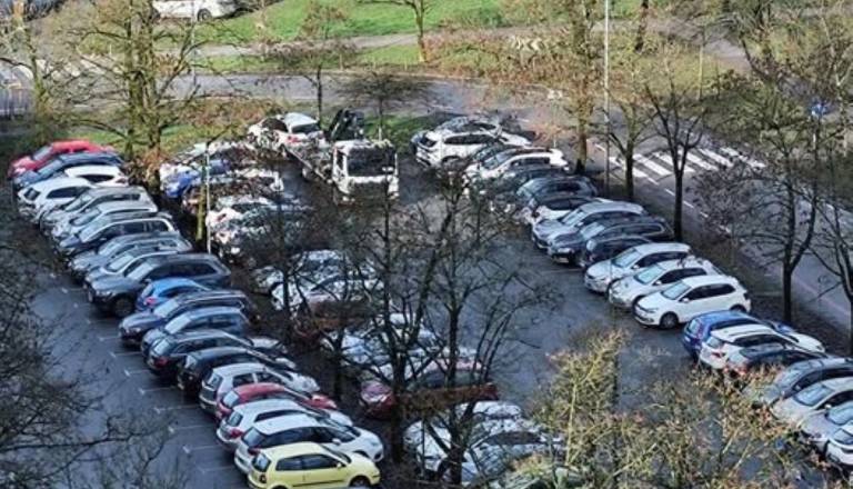 Živi drugje, parkira v Štepanjskem: Najemniki ostali brez dovolilnice, oglasil se je Janković