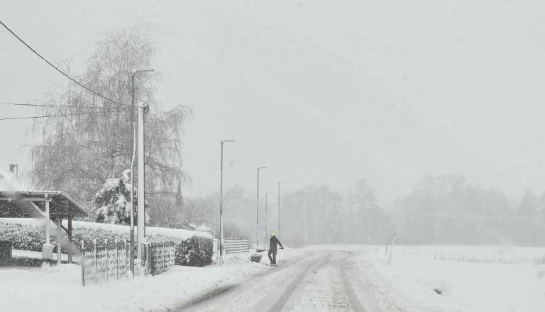 Po snežni ujmi znova težave, brez elektrike tudi v Pomurje