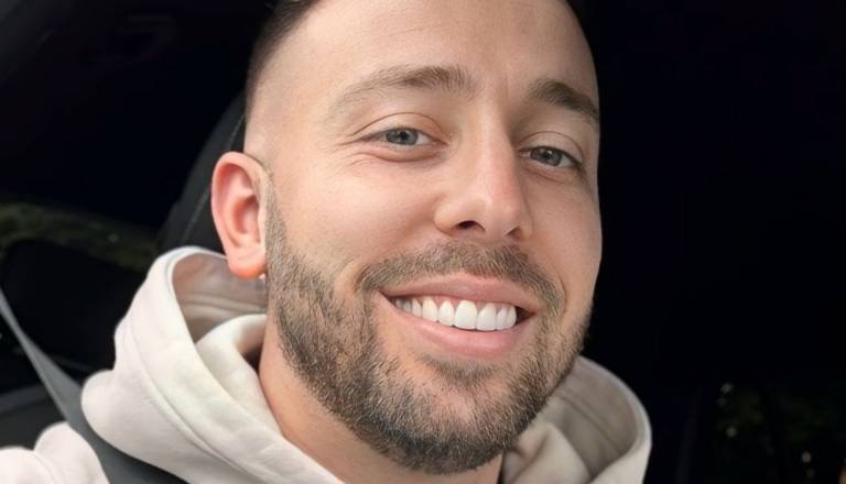 Na Brniku ob prihodu iz Dubaja pridržali znanega vplivneža