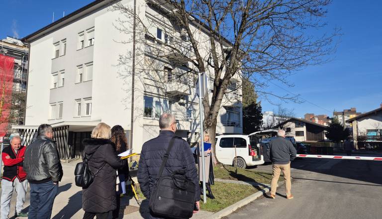 FOTO in VIDEO: Stanovalci si želijo lastnih parkirišč: »Želimo, da se točno ve, da smo lastniki mi«