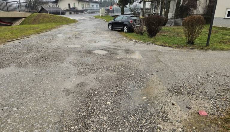 Spor na sodišču ustavil ureditev ceste na Rudniku