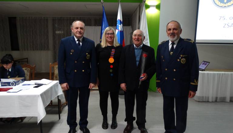Člani opravili 872 prostovoljnih ur, podelili priznanja za dolgoletno članstvo
