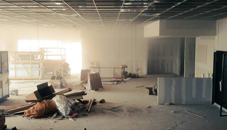 Tragično! Na Štajerskem delavca pokopala stena