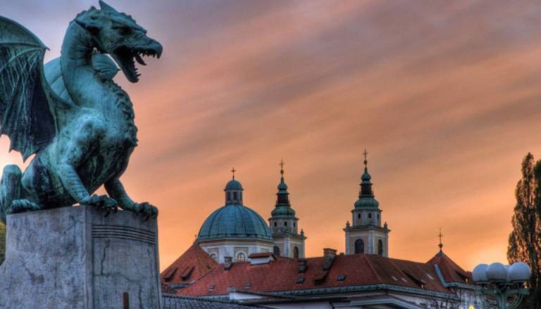 Politični težkokategorniki v boj za Ljubljano: Tukaj kandidirajo Golob, Janša, Fajonova, Mesec in drugi