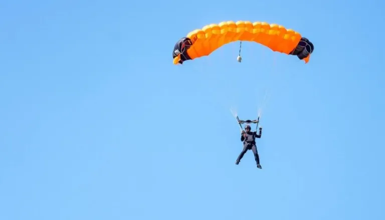 Jadralnemu padalcu se je nenadoma zaprlo padalo, utrpel hude poškodbe