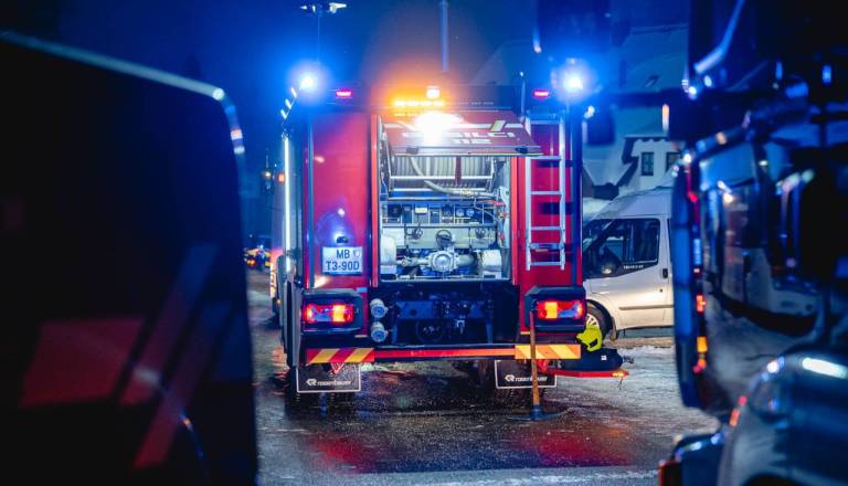 Na Štajerskem požar na električnem drogu, brez elektrike ostalo 2014 odjemalcev