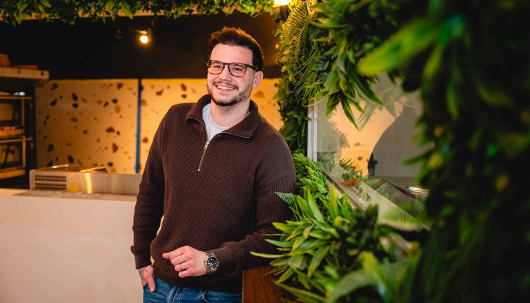 Od naj burgerja do restavracije: Nik odpirata Smash Bistro, ki že sprejema prve goste