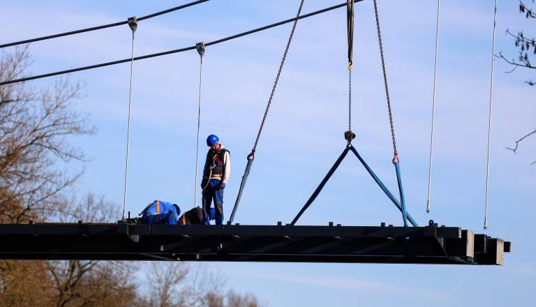 FOTO in VIDEO: Po uničujočih poplavah nova brv med Mednim in Vikrčami že v gradnji