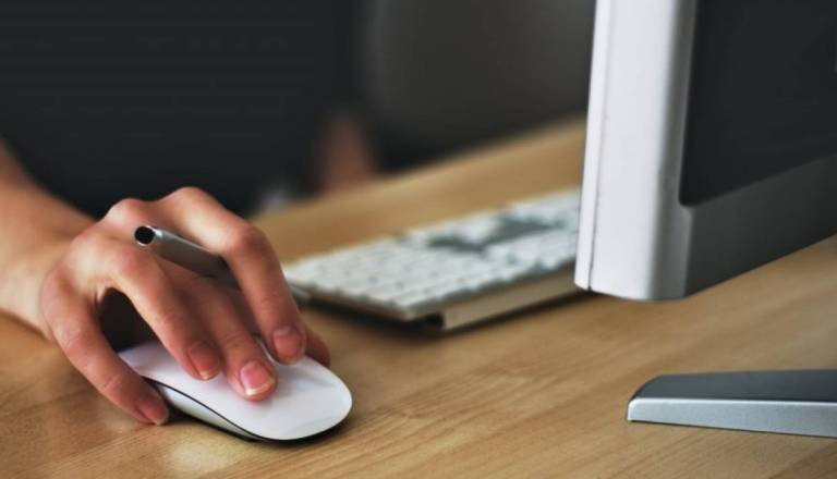 Iščete novo službo? V Mariboru zaposlijo učitelja vožnje in veterinarskega tehnika, zaposluje tudi holding