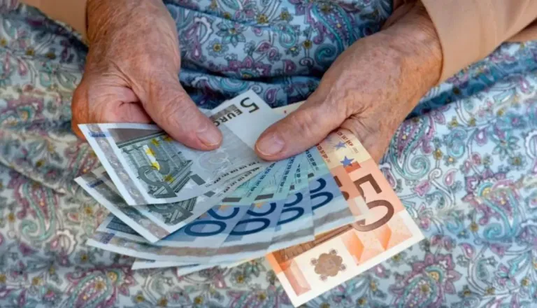 Na račune upokojencev bodo danes kapnili višji zneski