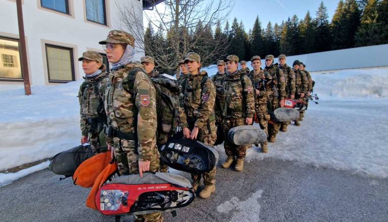 Rekordno zanimanje za vojaške tabore: 252 mladih Slovencev na Pokljuko in Bohinjsko Belo