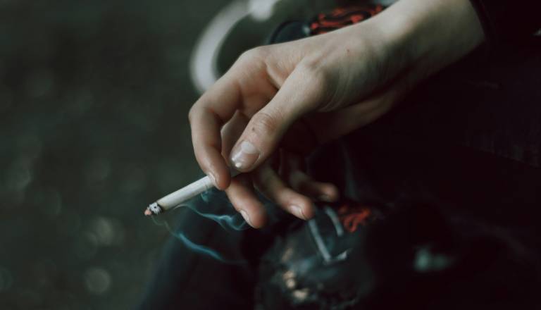 Država zaostruje nadzor, pod drobnogledom prodaja alkohola in tobaka mlajšim od 18 let