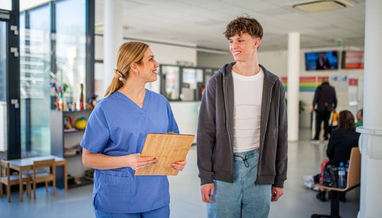 HPV še kako ogroža tudi moške. Zakaj se o tem ne govori dovolj glasno?