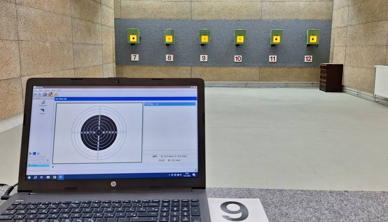 Škofja Loka dobila strelski ponos: Danes tja prihaja tudi Rajmond Debevec