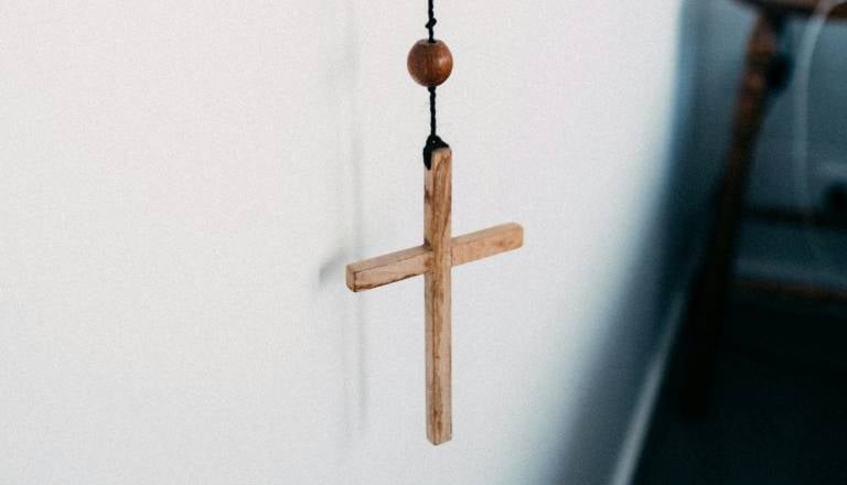 Redko zgodovinsko prekrivanje, februar 2026 v znamenju treh tradicij