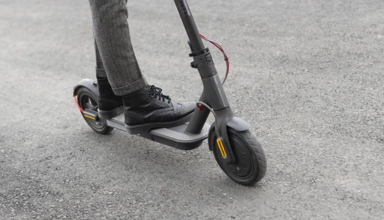 Nova pravila za e-skiroje stopajo v veljavo danes