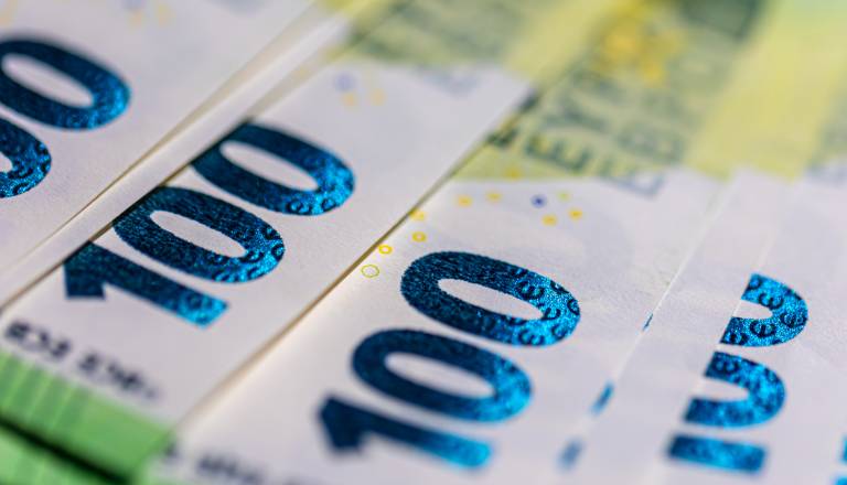 Policisti v Sloveniji preiskujejo sum ponarejanja denarja