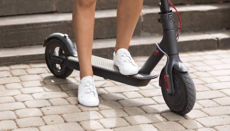 Uporabniki e-skirojev pozor: od danes veljajo nova pravila