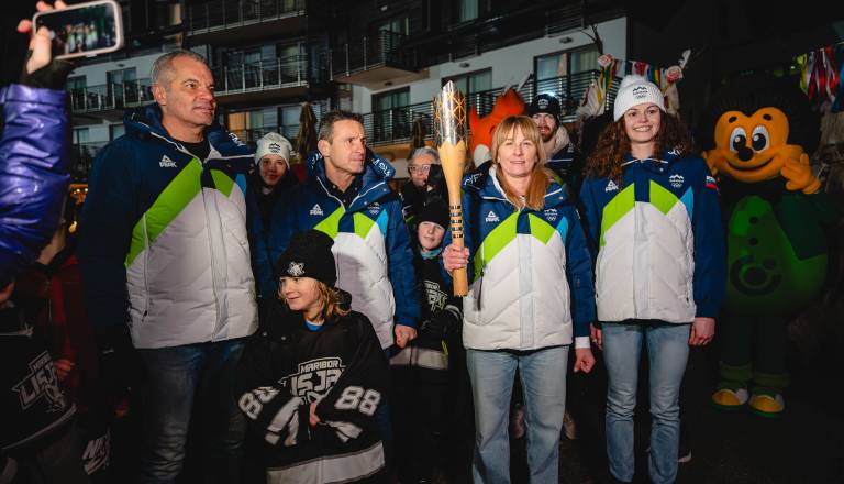 FOTO in VIDEO: Slovenska bakla prispela v Maribor: Olimpijski duh na snežnem stadionu