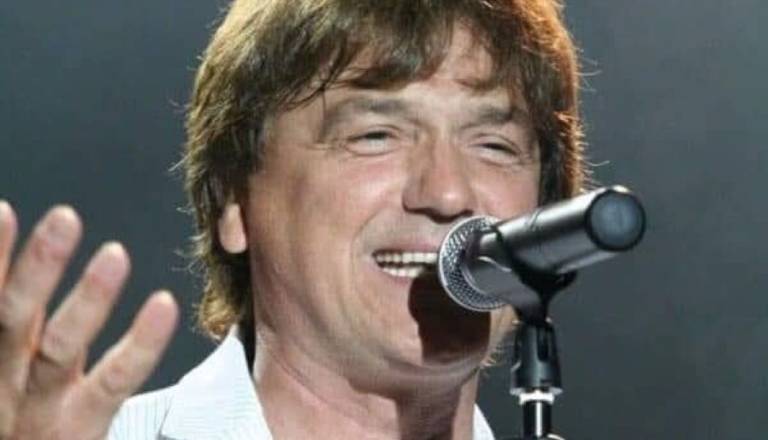 Na hišo legendarnega Zdravka Čolića na Dedinju v Beogradu vrgli bombo