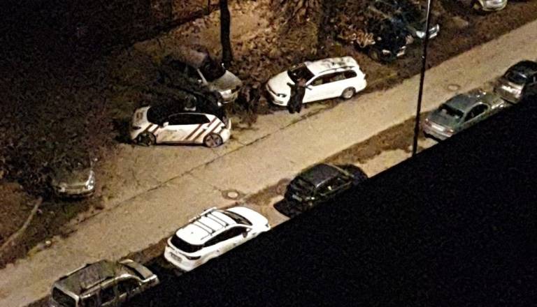 Glasni poki sredi noči v Štepanjskem naselju. Poškodovanih več parkomatov?