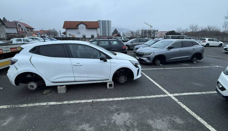 Alarm v Mariboru: Serijsko kradejo avtomobilska kolesa. Kaj pravijo na policiji?