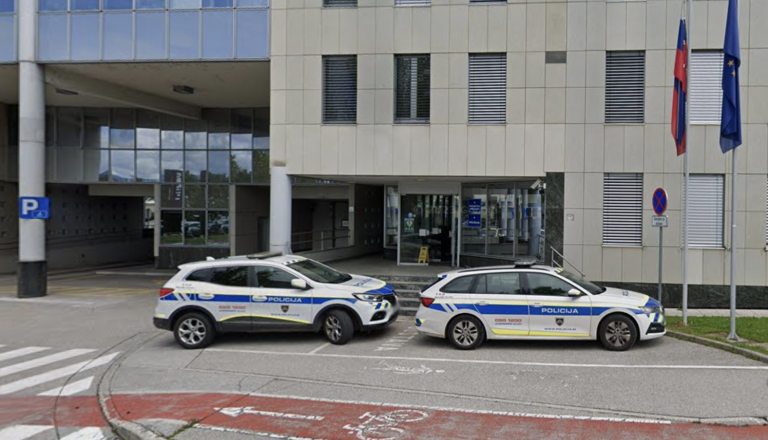 Borislav se je pijan vrnil z lova, zanetil prepir in se zaklenil v sobo, vrnil se je s pištolo