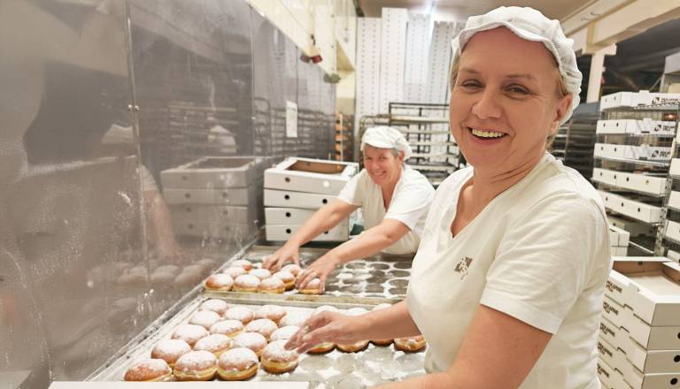 Vsi hočejo ptujski krof: Kako poteka prodaja in kaj pričakujejo letos