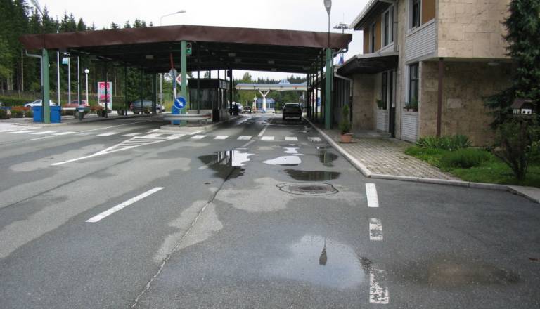 Zapora na Korenskem sedlu: Pomembna povezava z Avstrijo bo zaprta v večurnih intervalih