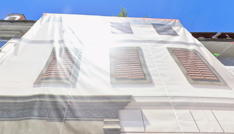 Kaj se bo zgodilo z nevarno hišo v starem mestnem jedru Tržiča?