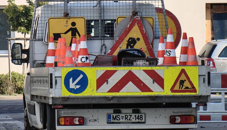 S ponedeljkom popolna zapora lokalne ceste