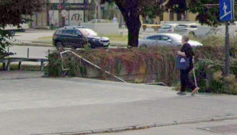 Nevarno križišče v Šiški, podhod je zaprt. A tudi ko ga bodo odprli, ga ne boste mogli prosto uporabljati