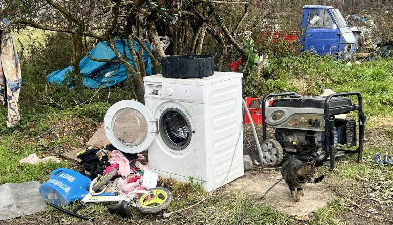 Dolenjska dobiva enega od dveh pilotnih romskih naselij: »Vlada eksperimentira z našo varnostjo in denarjem«