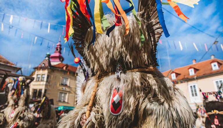 Več kot 60 let tradicije: Kurentovanje na Ptuju nikoli povsem odpovedano, povorke zaradi Tita ni bilo