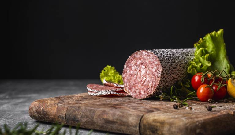 Vlomilec iz hiše ukradel kar 60 salam