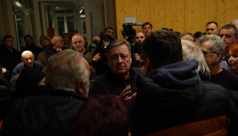 Naslednji teden se za ljubljanskega župana Zorana Jankovića ne bo začel najbolj. V Štepanjskem naselju mu namreč pripravljajo ...