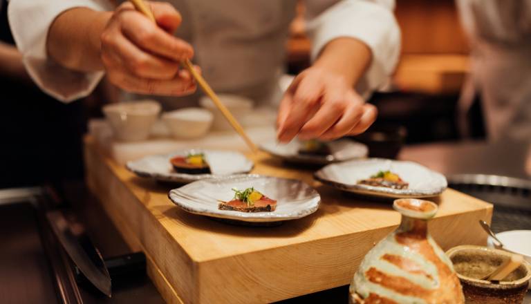 Zaposlitvene priložnosti v Mariboru: Zaposluje Mikro+Polo in Dravske elektrarne, iščejo tudi pripravljalca sushija